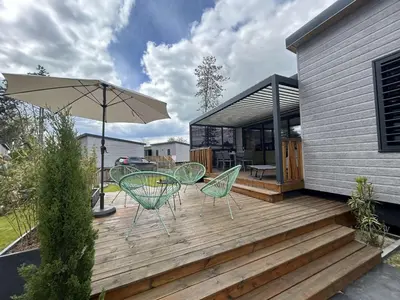 Balcon ou terrasse dans l'établissement Chalet de standing, 7 couchages, piscine chauffée, proche plage et commerces, WIFI inclus - FR-1-361-463