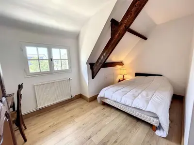 Un ou plusieurs lits dans un hébergement de l'établissement Maison avec Terrasse à 100m de la Plage, Jardin Clos, 3 Chambres, Proche Mont Saint-Michel - FR-1-361-457