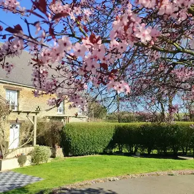 GITE DE LA PIERROSE 100 m2 avec jardin privé Proche de Bayeux et des plages du Débarquement