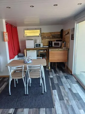 Cuisine ou kitchenette dans l'établissement Le val
