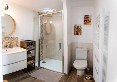Salle de bains dans l'établissement Leptitchezsoi, calme et cosy à 5 mn du centre de Bayeux