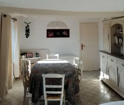 Cuisine ou kitchenette dans l'établissement Gîte Normand Le Merle blanc 2 à 6 personnes