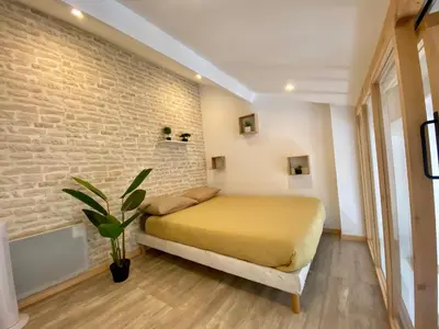Un ou plusieurs lits dans un hébergement de l'établissement Bel appartement à deux minutes de la plage