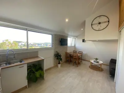 Cuisine ou kitchenette dans l'établissement Bel appartement à deux minutes de la plage