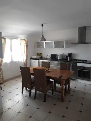 Cuisine ou kitchenette dans l'établissement Gîtes des Isles - Le Jersey