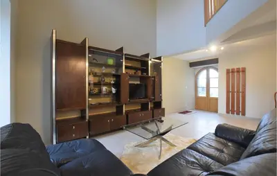 Coin salon dans l'établissement Amazing Home In Fierville-Les-Mines