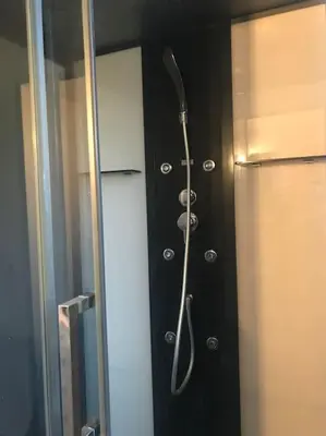 Salle de bains dans l'établissement Gîte spacieux et chaleureux