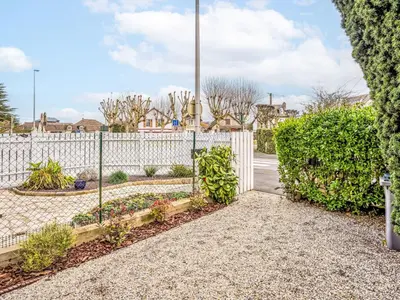 Jardin de l'établissement Holiday Home Les Étourneaux by Interhome