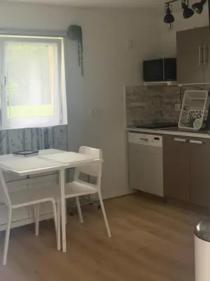 Cuisine ou kitchenette dans l'établissement Gite normandie Omaha beach