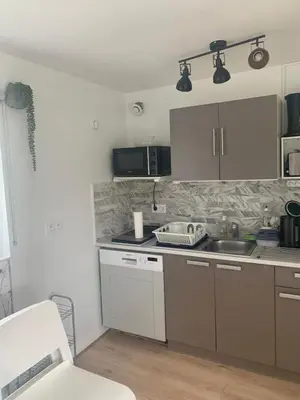 Cuisine ou kitchenette dans l'établissement Gite normandie Omaha beach