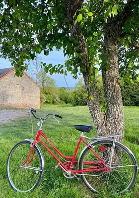 Vélo sur le terrain de l'établissement Gîte Utah du DOMAINE DE SAINT-VIGOR ou dans les environs