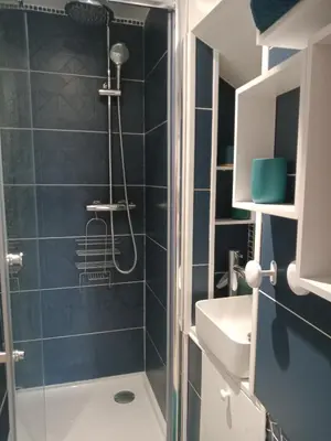 Salle de bains dans l'établissement GITE LES TREFLES proche de la plage en baie du mont st michel