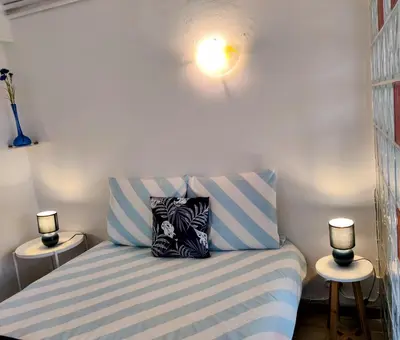 Un ou plusieurs lits dans un hébergement de l'établissement LA PLAYA Grand Studio avec espace nuit et parking privatif - 40 mètres de la Promenade Marcel Proust