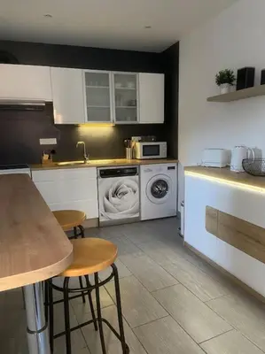Cuisine ou kitchenette dans l'établissement Gite comme chez soi Ducey les Chèris