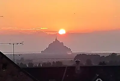 Lever ou coucher de soleil vu de la maison de vacances ou à proximité
