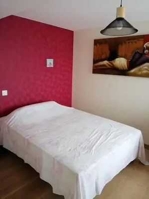 Un ou plusieurs lits dans un hébergement de l'établissement Charmante petite maison de vacances