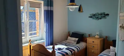 Un ou plusieurs lits dans un hébergement de l'établissement Appartement de charme en duplex face au port de Barfleur