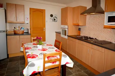 Cuisine ou kitchenette dans l'établissement Les Gîtes Champêtres Chestnut cottage