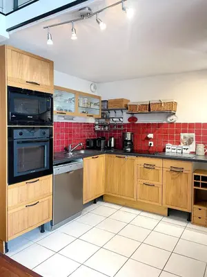 Cuisine ou kitchenette dans l'établissement Loft duplex face au port, grande terrasse, plage pied, parking