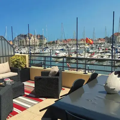 Loft duplex face au port