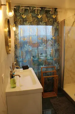 Salle de bains dans l'établissement Acropole 2