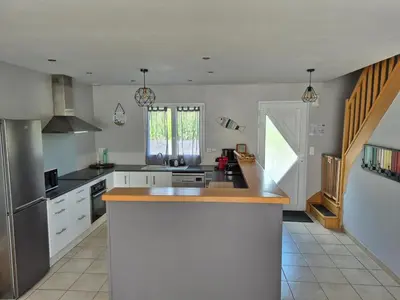 Cuisine ou kitchenette dans l'établissement Maison Ariel - Charmante maison pour 6