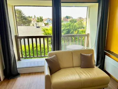 Coin salon dans l'établissement Capucine, duplex à 5 min plage