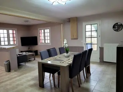 Télévision ou salle de divertissement dans l'établissement Le gîte du Bonheur