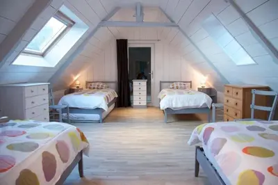 Un ou plusieurs lits dans un hébergement de l'établissement Maison Bel'Air Bayeux