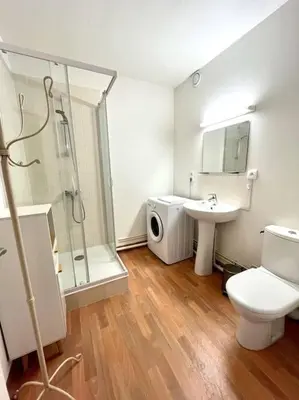 Salle de bains dans l'établissement Giena - SILS