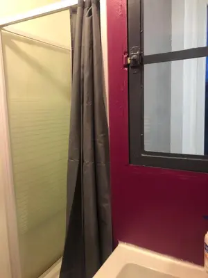 Salle de bains dans l'établissement Petit appartement centre ville Granville