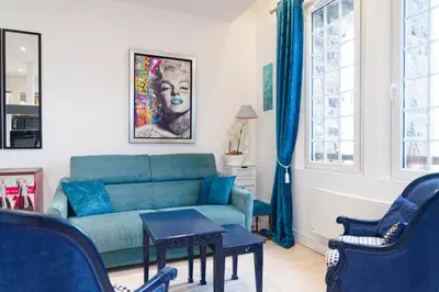 Coin salon dans l'établissement Château de Chimay - Appt en front de mer