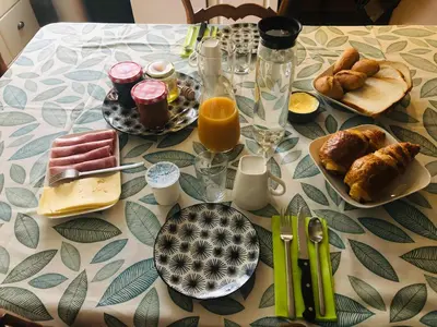 Nourriture dans le séjour chez l'habitant ou à proximité