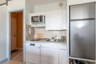 Cuisine ou kitchenette dans l'établissement Les Etrilles