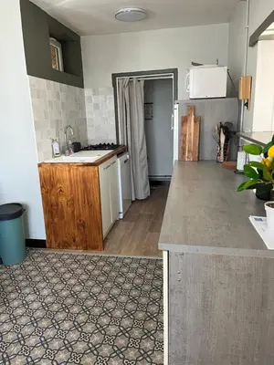 Cuisine ou kitchenette dans l'établissement Maison de vacances vaux sur seulles