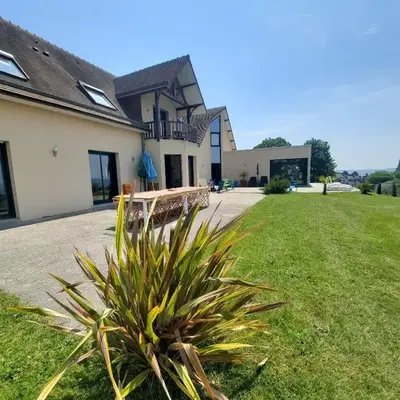 Magnifique villa avec piscine intérieure