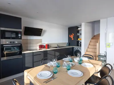 Cuisine ou kitchenette dans l'établissement Apartment Vue Eméraude by Interhome