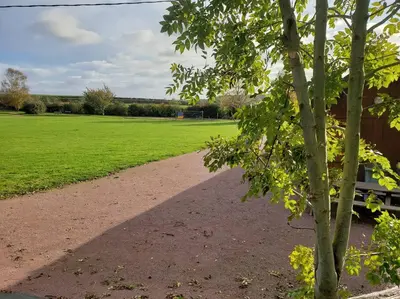 Jardin de l'établissement Maison chaleureuse entre mer et campagne