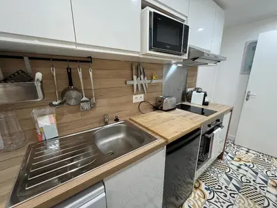 Cuisine ou kitchenette dans l'établissement Riva, Appt rénové dans le bourg de Ouistreham