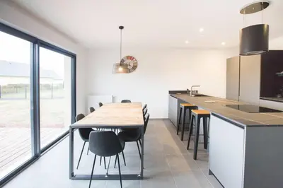 Cuisine ou kitchenette dans l'établissement Villa en bord de mer SPA / Sauna (N)