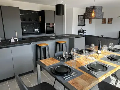 Cuisine ou kitchenette dans l'établissement Villa en bord de mer SPA / Sauna (N)