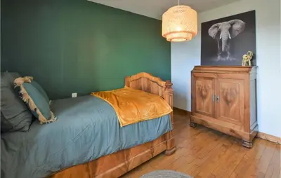 Un ou plusieurs lits dans un hébergement de l'établissement Awesome Home In Saint-Brice-De-Landell