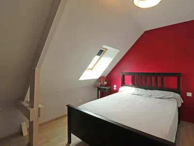 Un ou plusieurs lits dans un hébergement de l'établissement Maison rénovée avec jardin clos, 3 chambres, recharge EV gratuite, proche Suisse Normande - FR-1-497-178