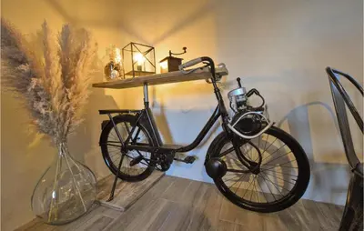 Vélo sur le terrain de l'établissement Cozy Home In Saint-Brice-De-Landell ou dans les environs