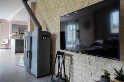 Télévision ou salle de divertissement dans l'établissement Kokana modern holiday home