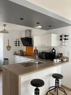 Cuisine ou kitchenette dans l'établissement Appartement Les Corsaires