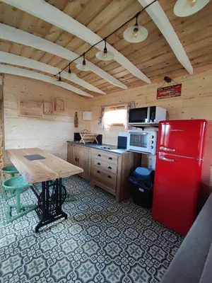 Cuisine ou kitchenette dans l'établissement Ma roulotte adorée