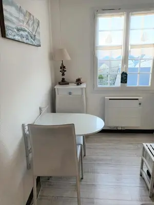 Plan de l'établissement LE PETIT CABOURG de LA COUR NORMANDE studio coeur de ville -1 à 2 personnes