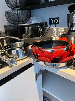 Cuisine ou kitchenette dans l'établissement Le Trois Fleurs