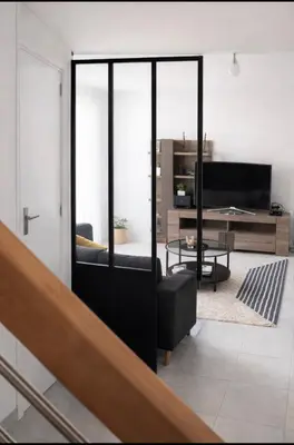 Télévision ou salle de divertissement dans l'établissement Belle maison neuve à 5 mn de la plage